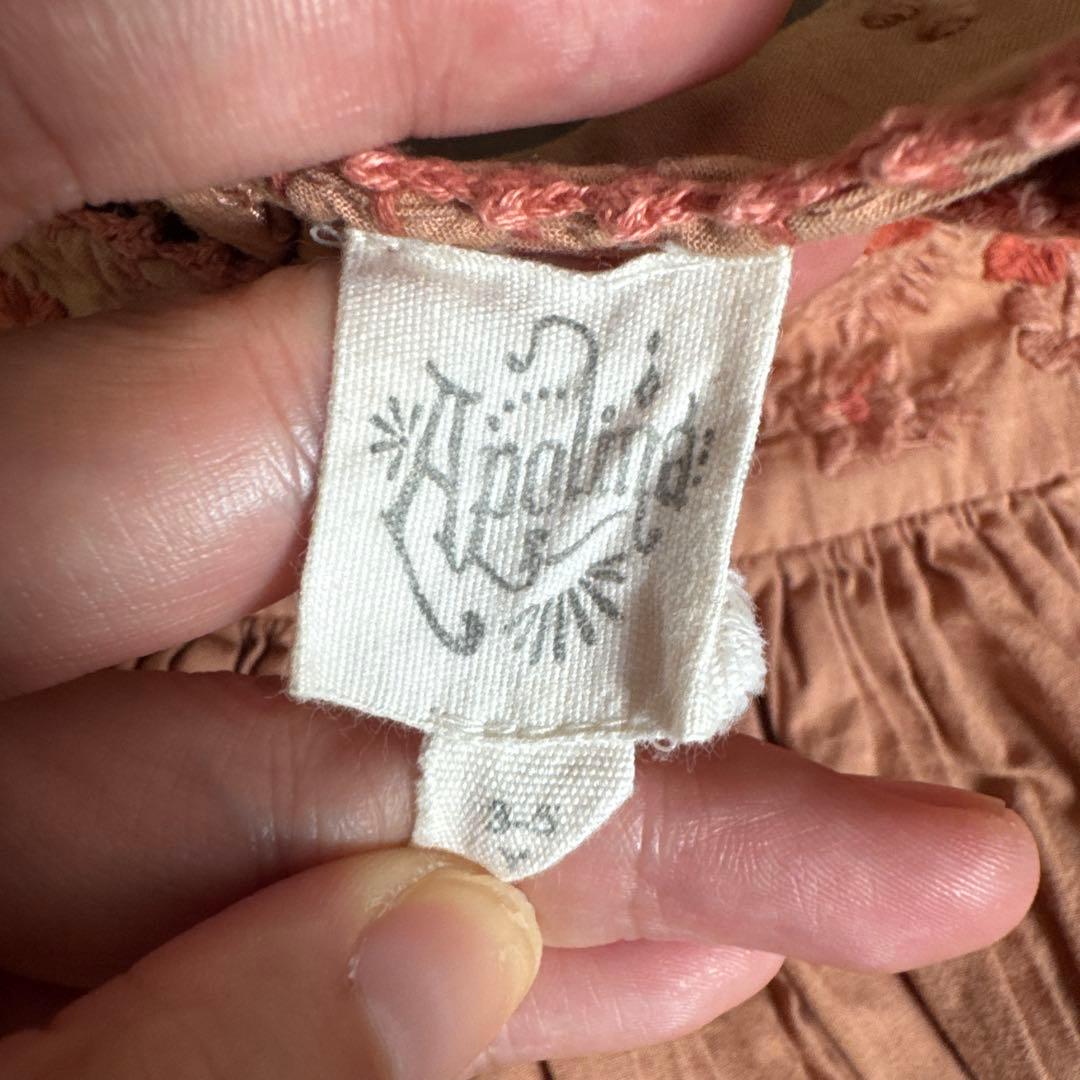 Apalina 刺繍入りベージュワンピース