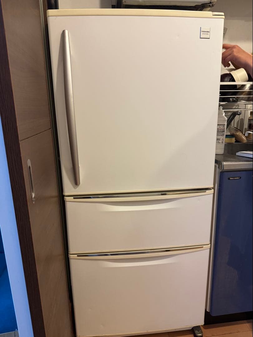 東芝　冷蔵庫　高さ1400 奥行600 幅600