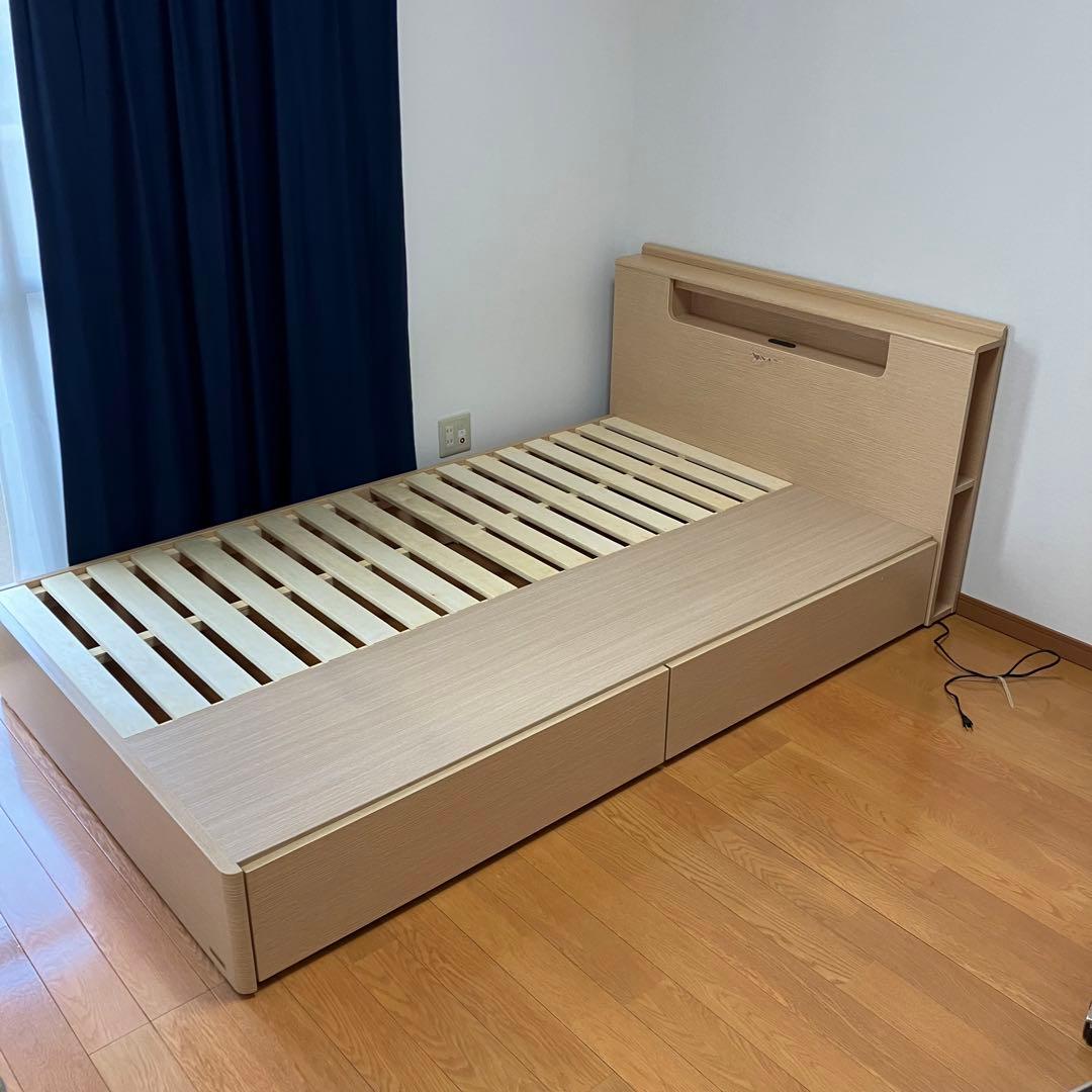 フランスベッド　ベッドフレームセミダブル　フレーム　引き出し　ライト　コンセント
