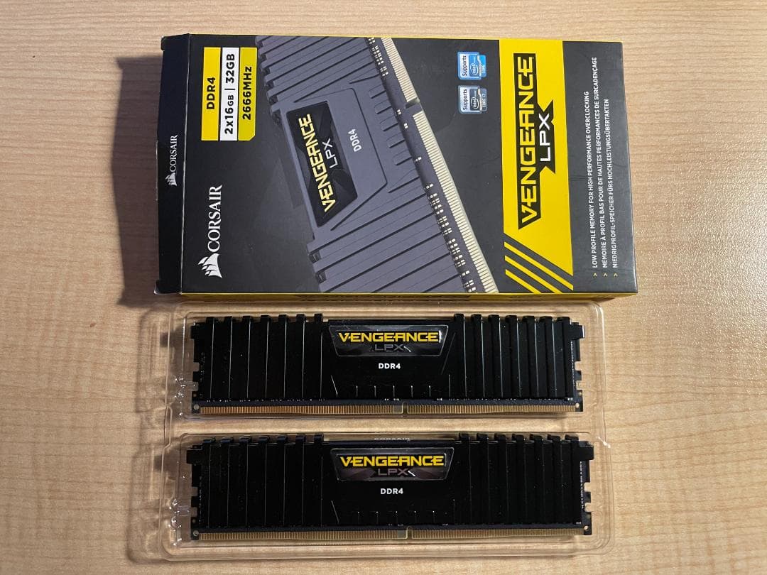 DDR4 メモリ Corsair 16GB * 2 と CFD16GB *2
