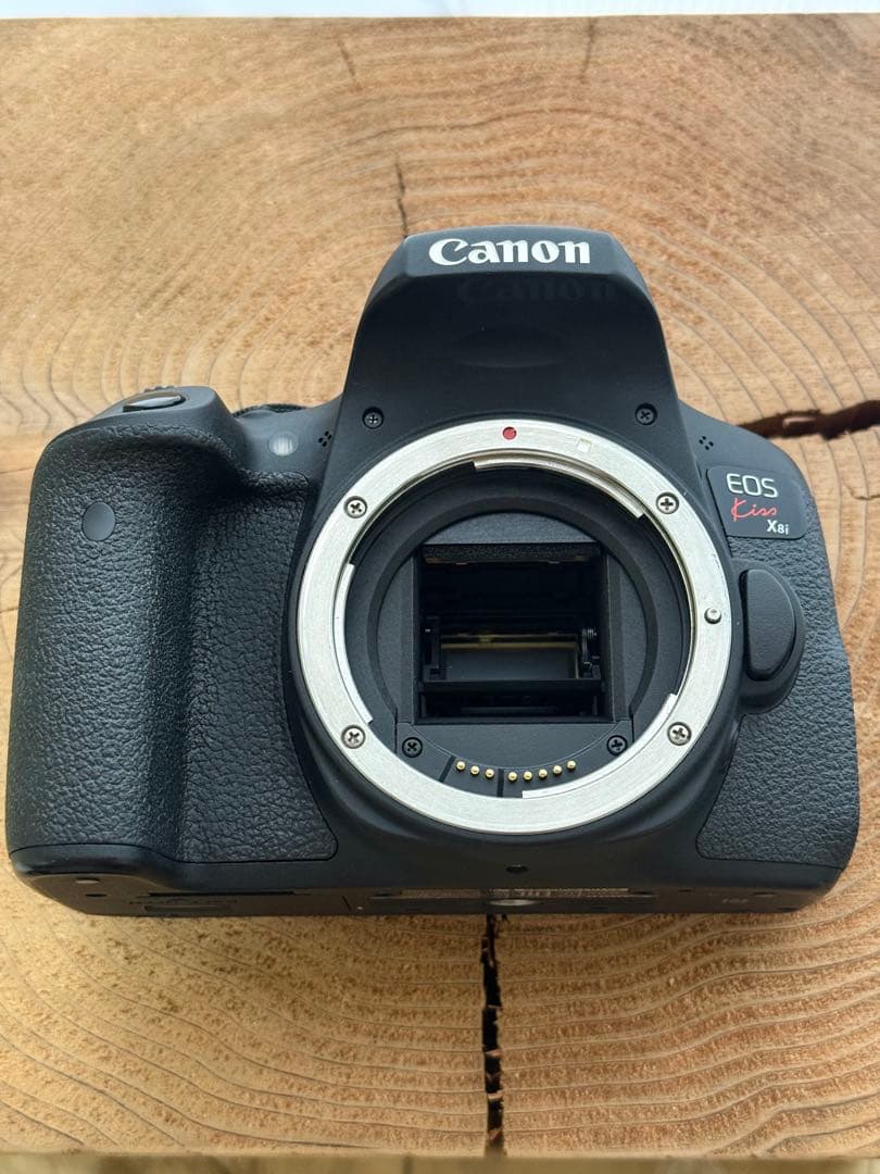 Canon EOS Kiss x8i デジタル一眼レフカメラ ダブルレンズキット