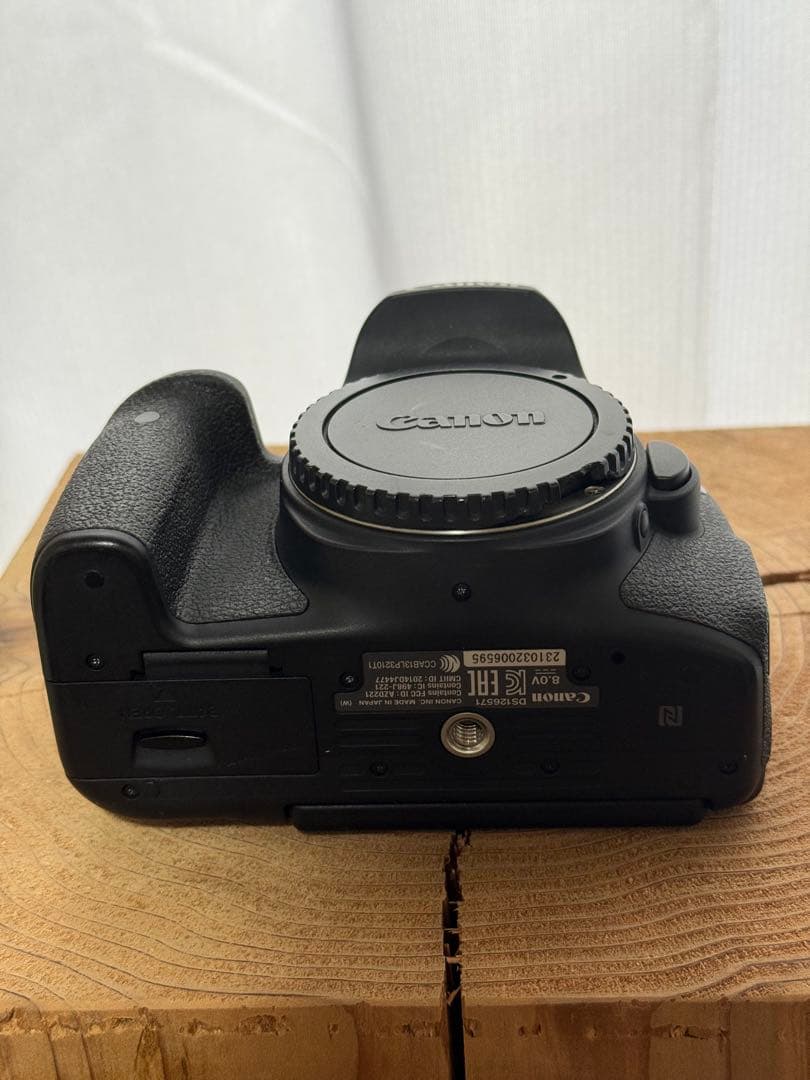 Canon EOS Kiss x8i デジタル一眼レフカメラ ダブルレンズキット