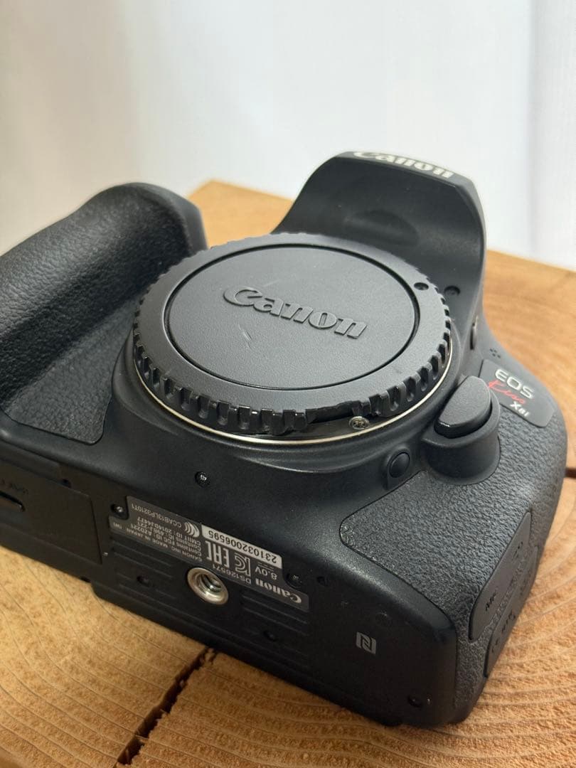 Canon EOS Kiss x8i デジタル一眼レフカメラ ダブルレンズキット