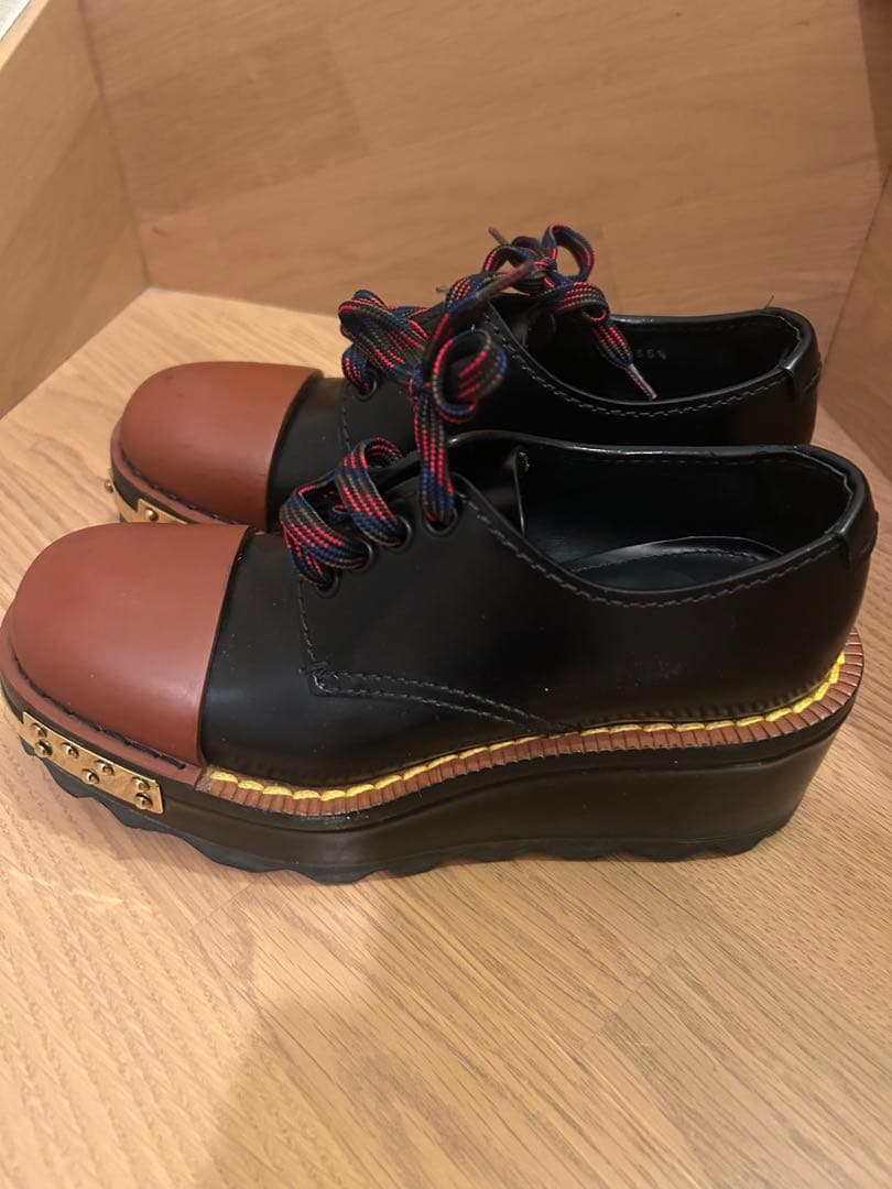 PRADA ブーツ　革靴　厚底　ブラック　黒×えんじ　金具　35 ハーフ　ワーク