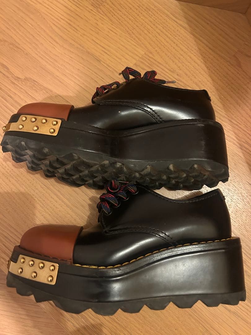 PRADA ブーツ　革靴　厚底　ブラック　黒×えんじ　金具　35 ハーフ　ワーク