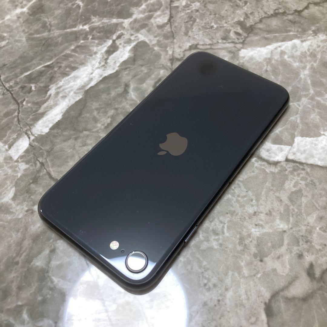 Apple iPhone SE 第二世代 ブラック 本体 クリアケース付き