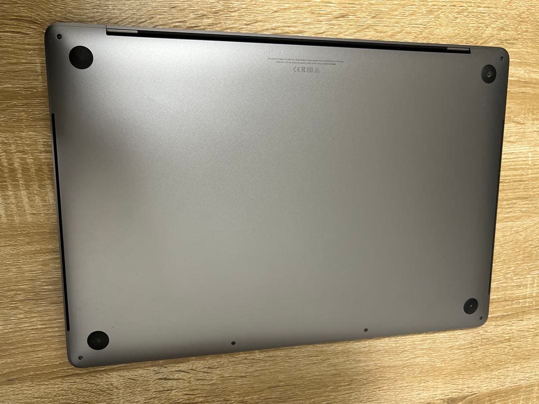 Macbook pro 2019 16 インチ