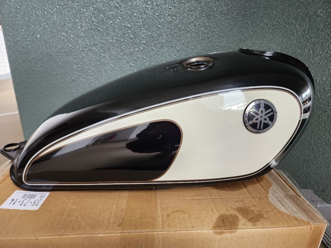 【SR400 500】　タンク、シート及び (おまけ付き)