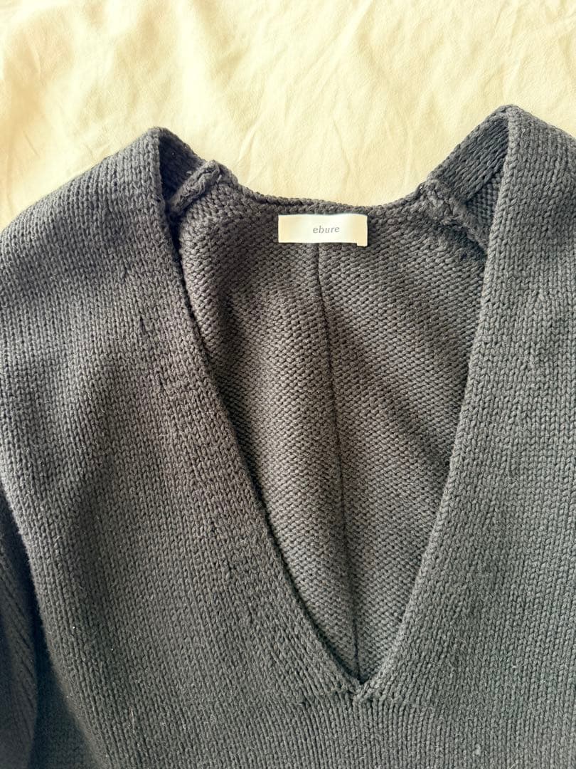 ebure 黒　コットンカシミア混　Vネック長袖ニット