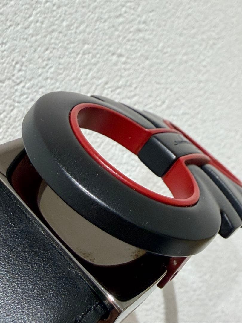 フェラガモ　レザーベルト 黒/赤