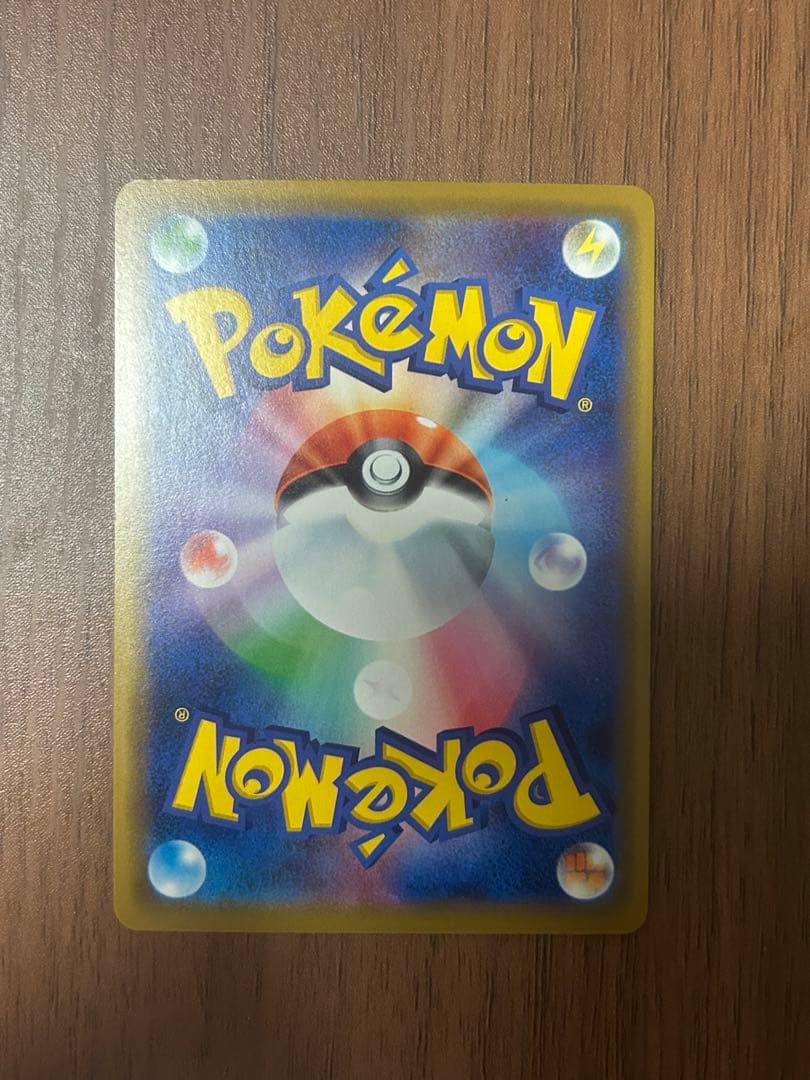 海で遊ぶピカチュウ