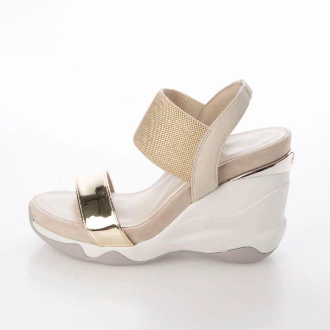 +diana プラスダイアナ　ハイウェッジ メタリックサンダル ゴールド