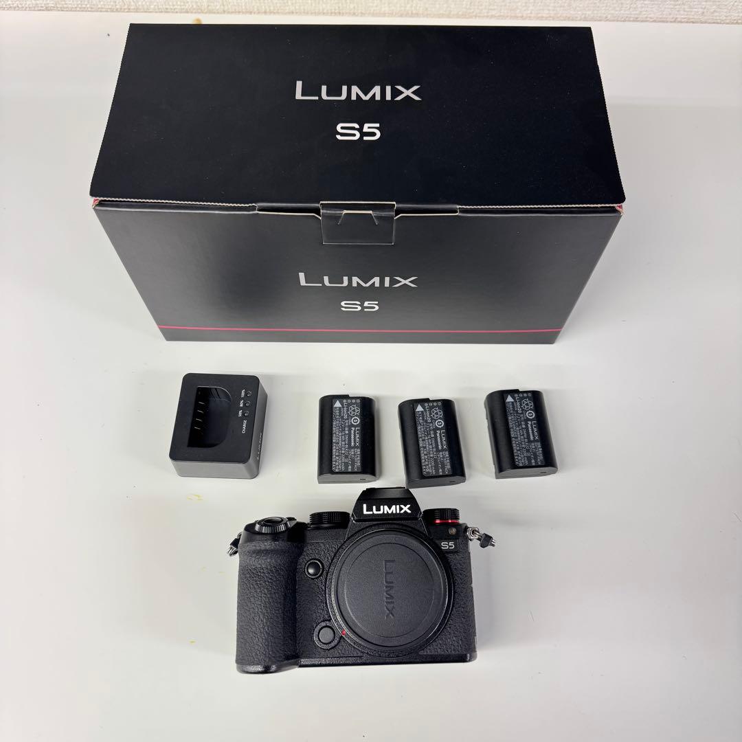 中古LUMIX S5 ミラーレス一眼 本体 + バッテリー×3 + 充電器