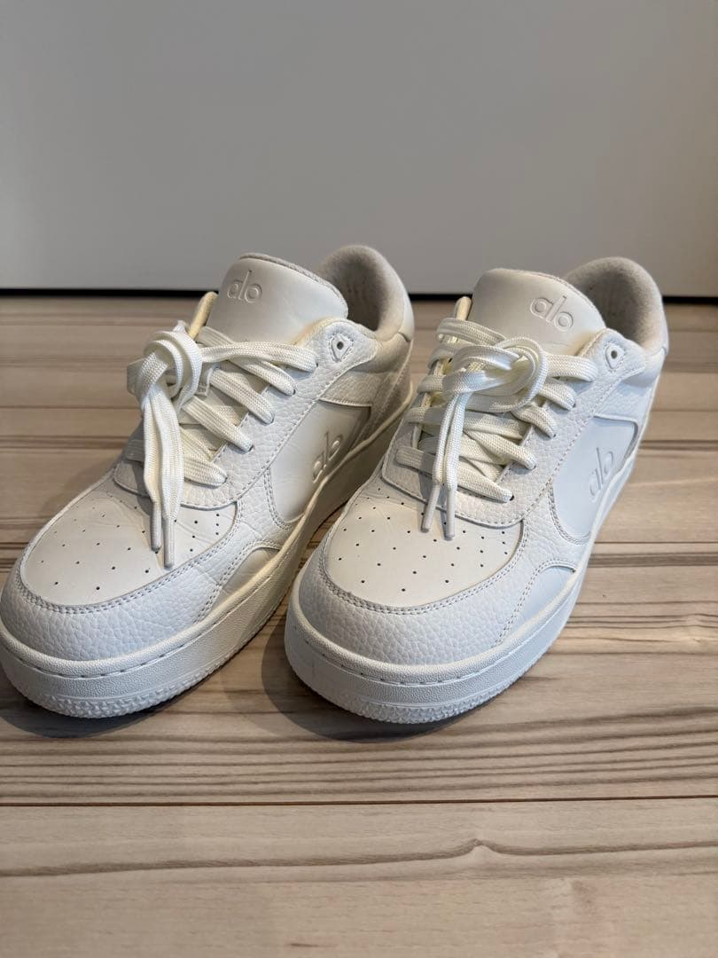 alo ホワイト スニーカー