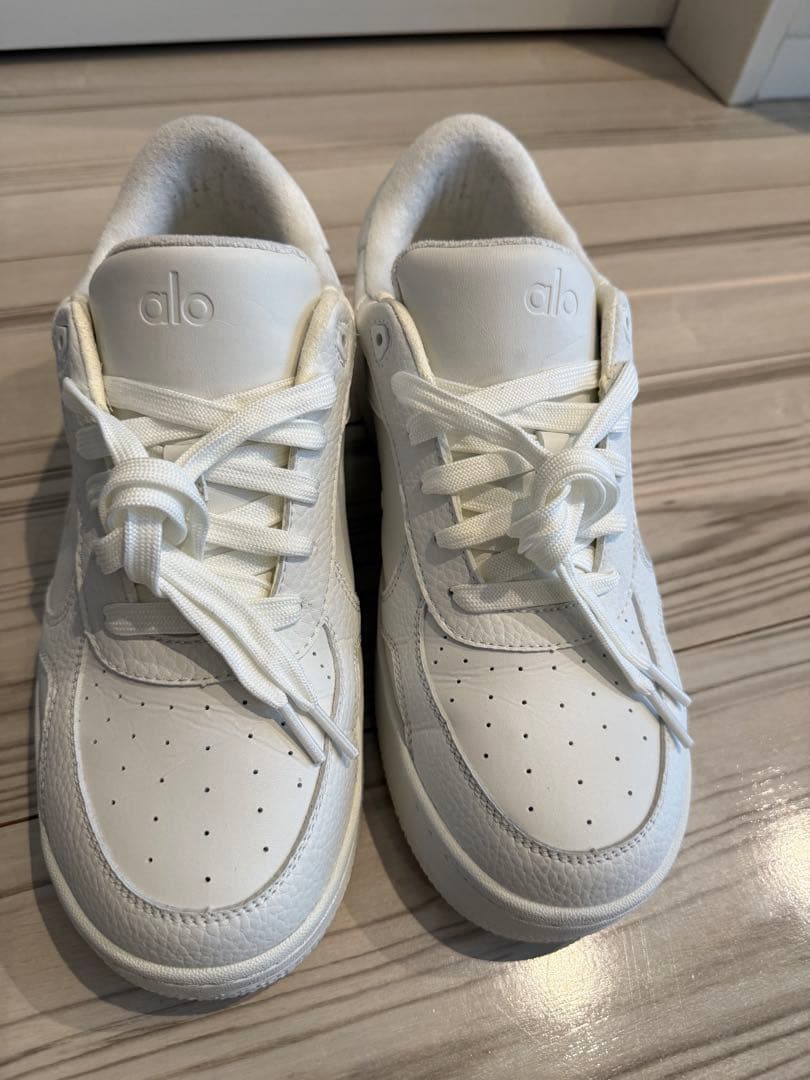 alo ホワイト スニーカー