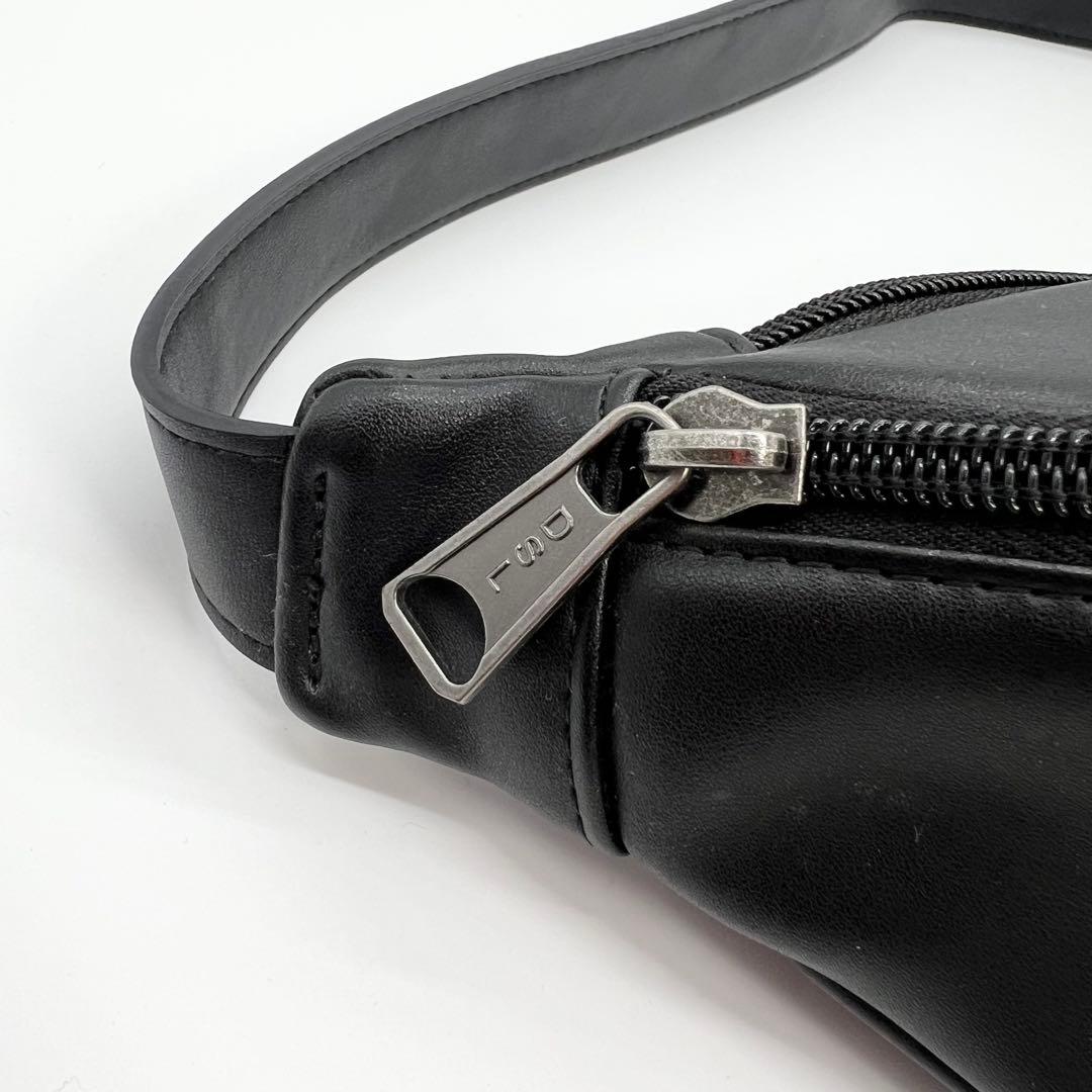 未使用級✨ディーゼル　ボディバッグ　HOLI-D　レザー　黒　Dロゴ　正規品