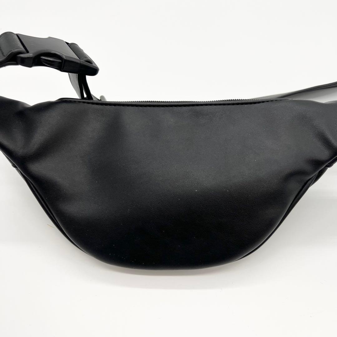 未使用級✨ディーゼル　ボディバッグ　HOLI-D　レザー　黒　Dロゴ　正規品