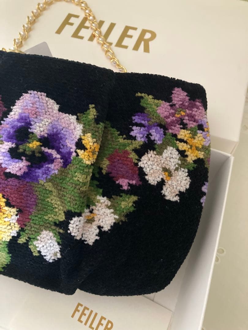 FEILERナイツドリーム　パールチェーン付ハンドバッグ