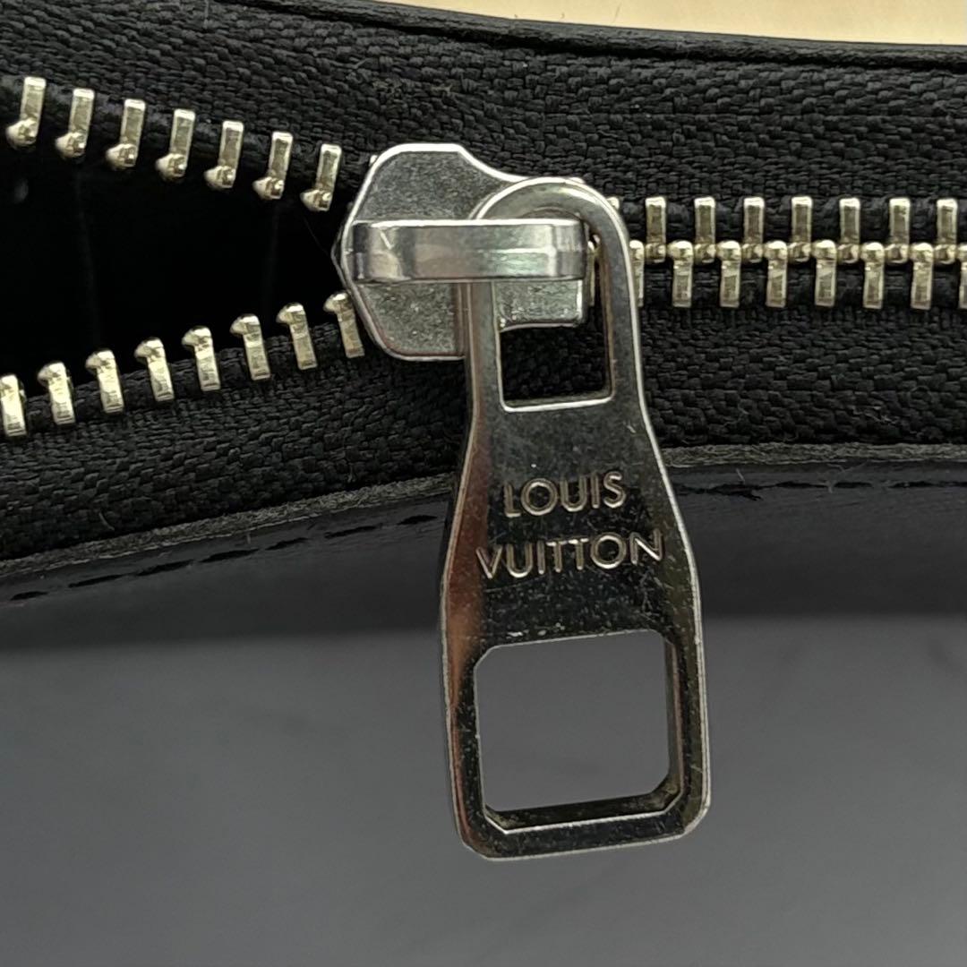 ルイヴィトン　タイガ　ジッピーウォレット　ヴェルティカル　長財布　M32837