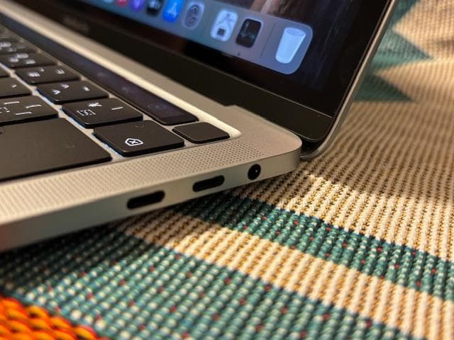 美品 10th　Apple Mac Book Pro A2251　(1)