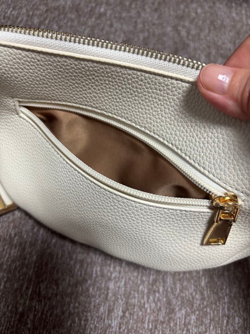 ★期間限定サマーセール価格★リヴドロワ カーブボディバック ホワイト