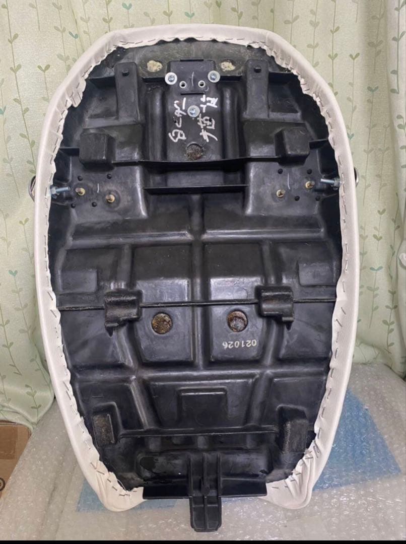 ゼファー400 サムアップシート　猫背