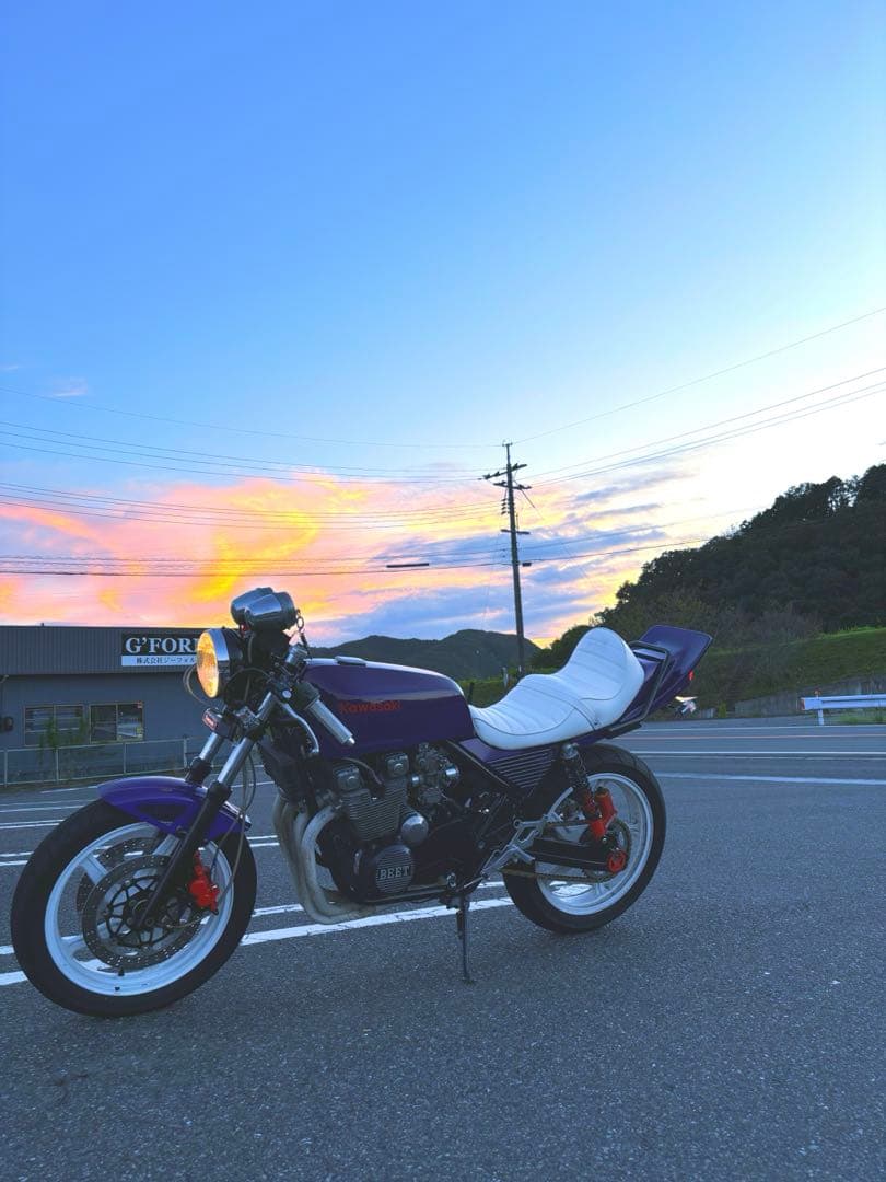 ゼファー400 サムアップシート　猫背