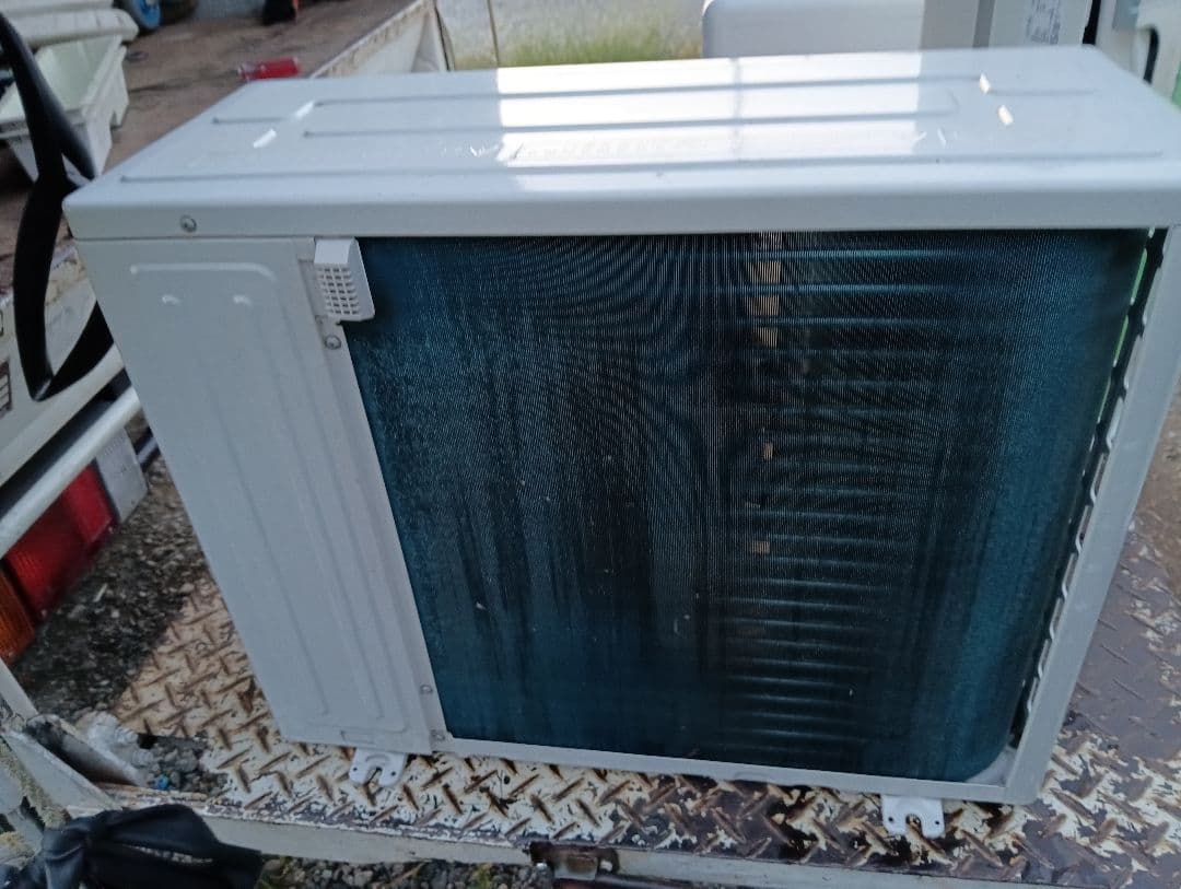 優ハイセンス HA-S25D-W [ルームエアコン (主に8畳用)]21年