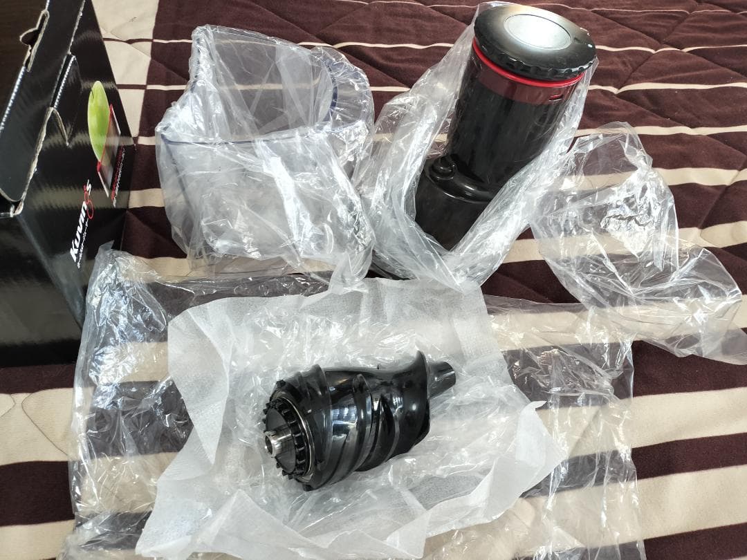 Kuvings ホールスロージューサー JSG-641M レッド