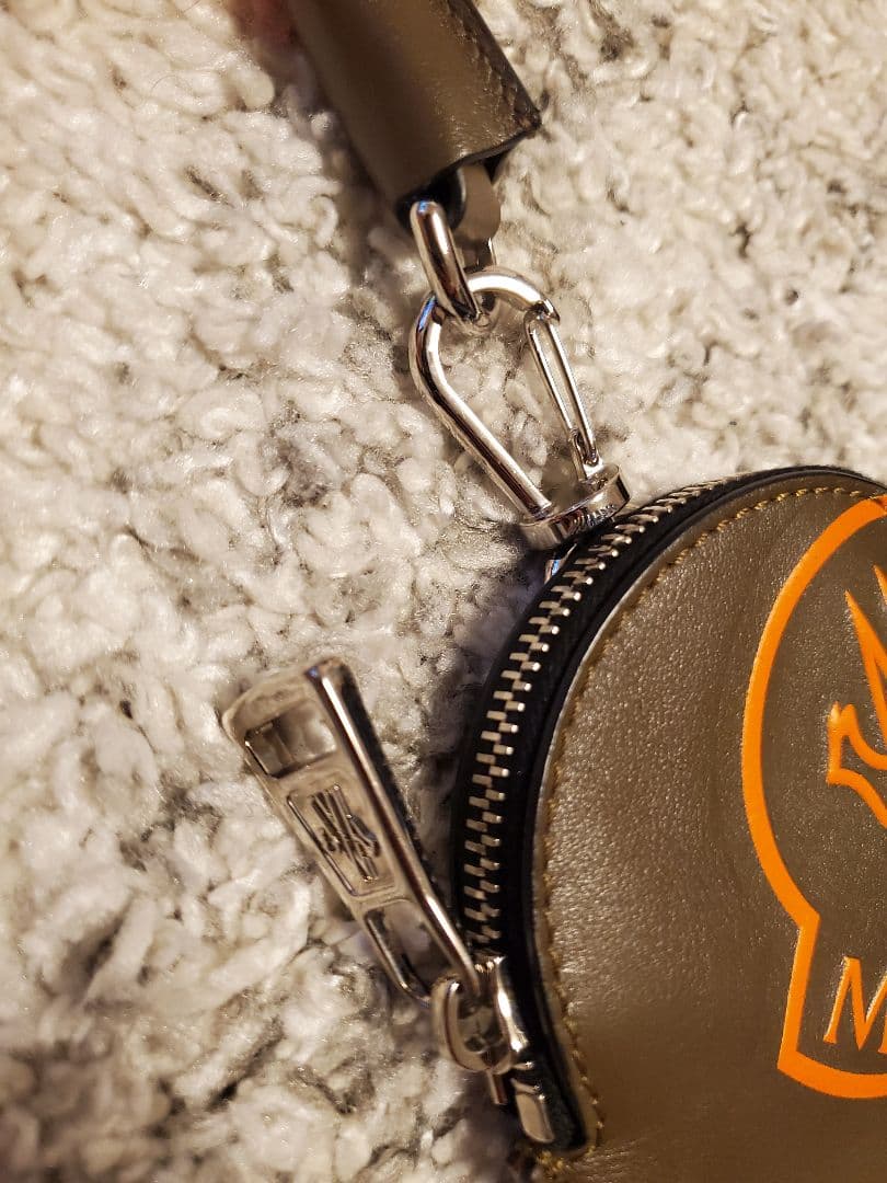 MONCLER ネックウォレット 首かけ ケース ネックストラップ