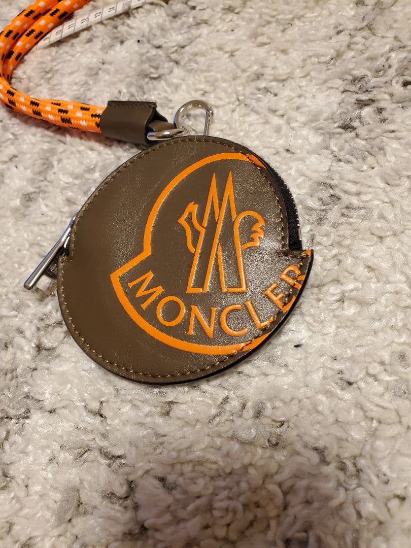 MONCLER ネックウォレット 首かけ ケース ネックストラップ