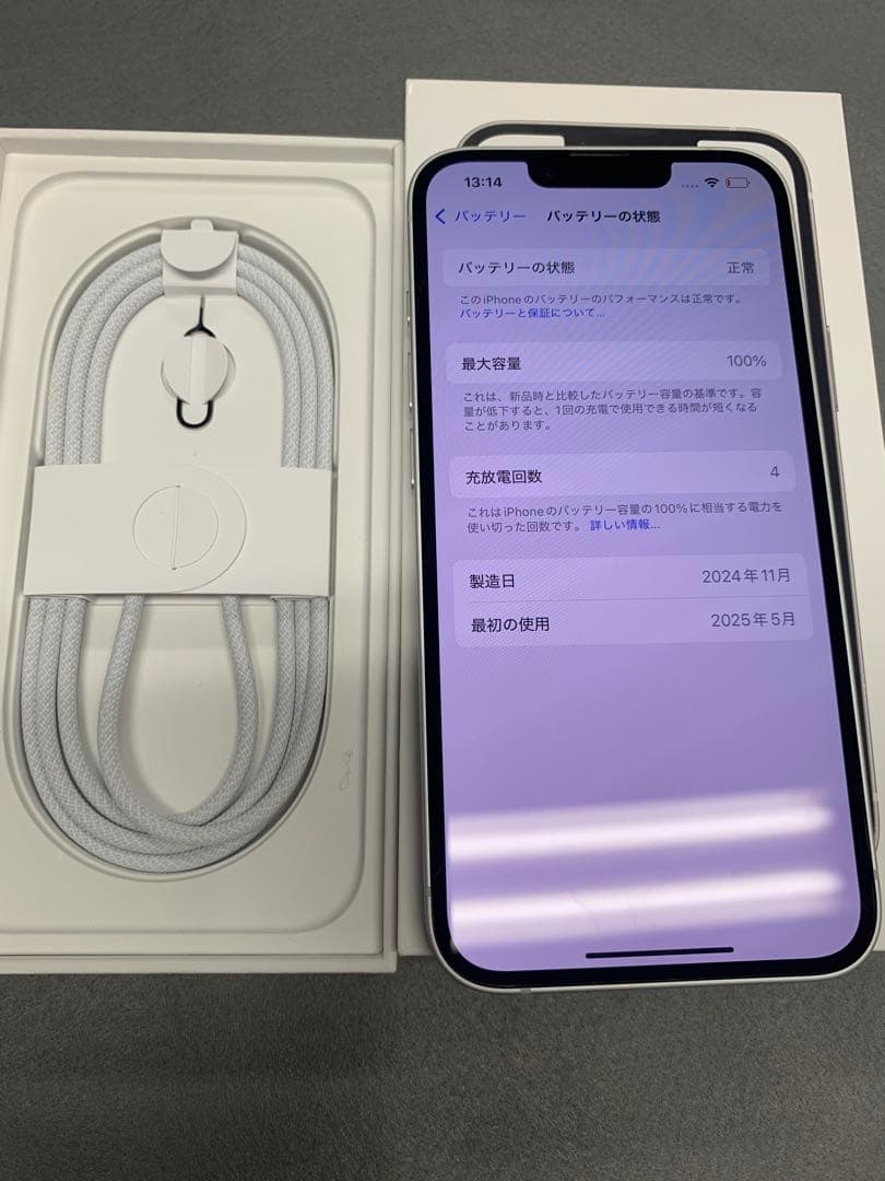 新品同様　国内版　simフリー　iPhone16e 256gb 充電4回