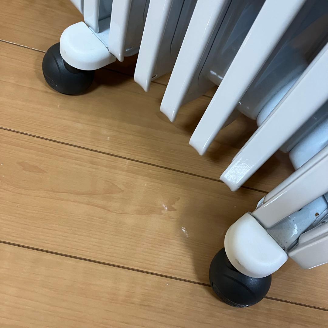 美品　デロンギアミカルド オイル ヒーター RHJ35M0812-DG