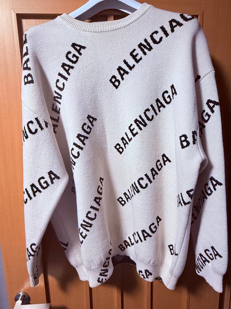 BALENCIAGA ロゴ入り ホワイトニットセーター