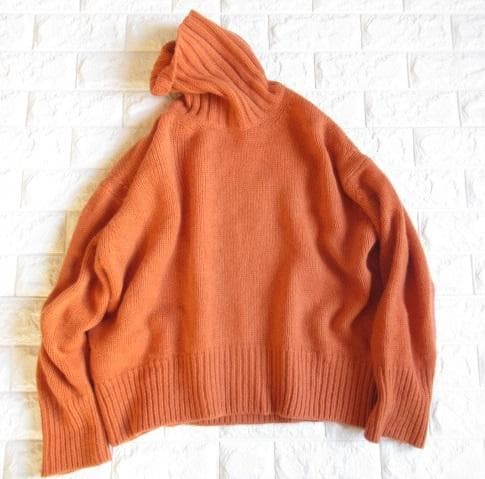 トゥモローランド ギャルリーヴィー 定価3万ファインウールタートルニットオレンジ