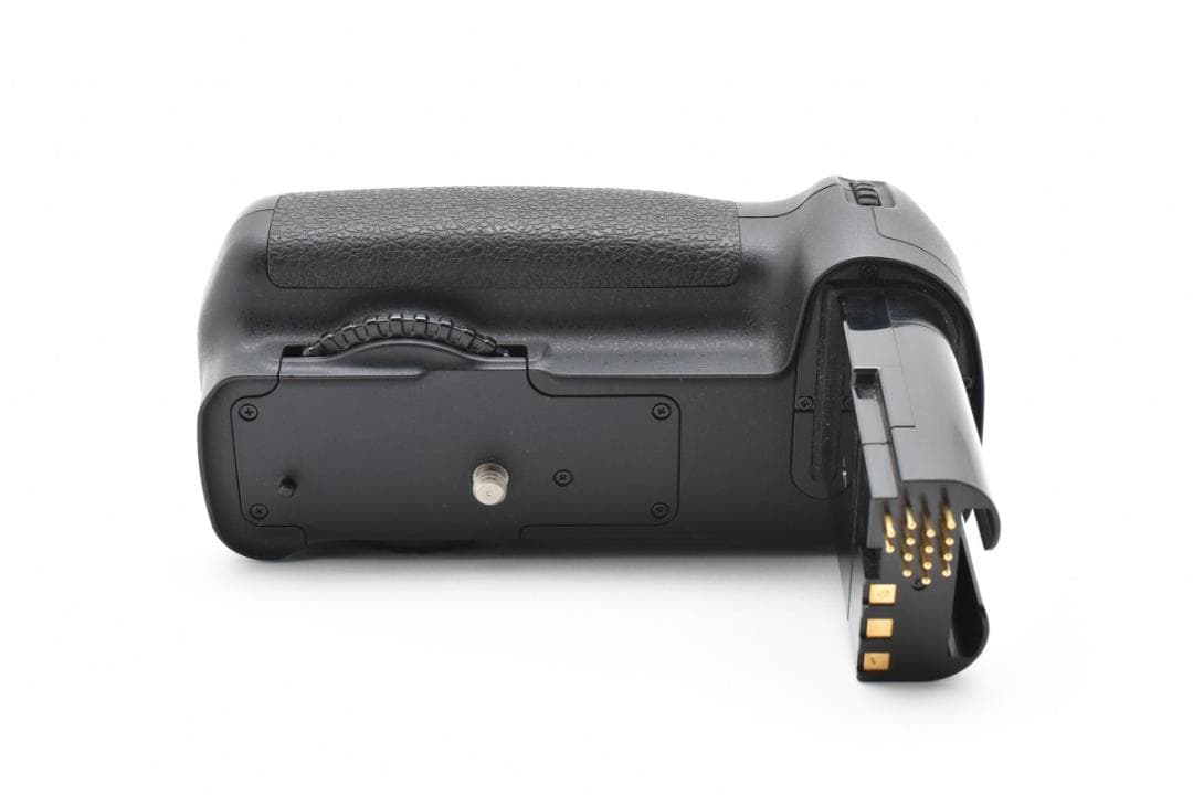 Nikon D200用バッテリーグリップ　MB-200　A008