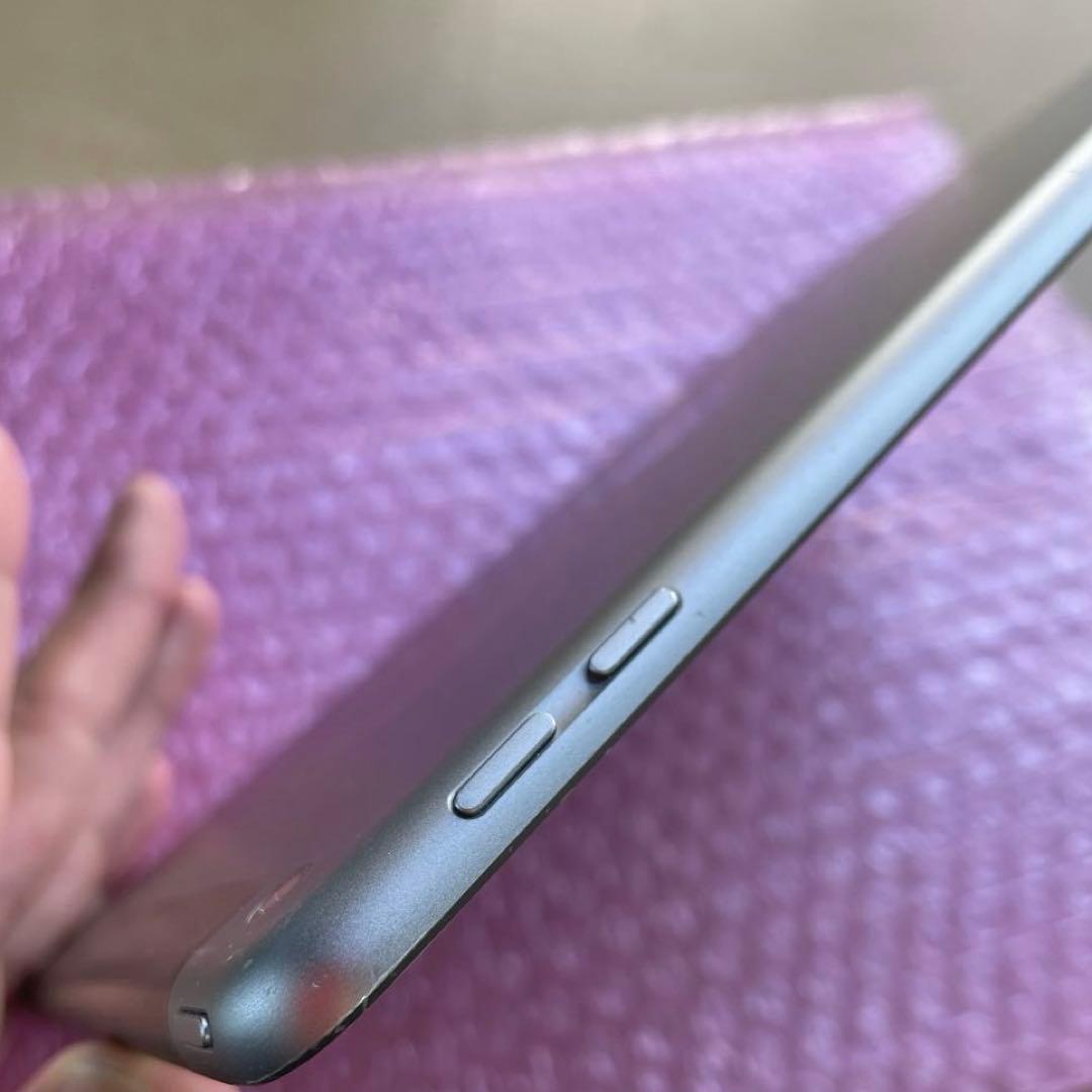 iPad 第5世代　スペースグレイ　32GB SIMフリー　A1823