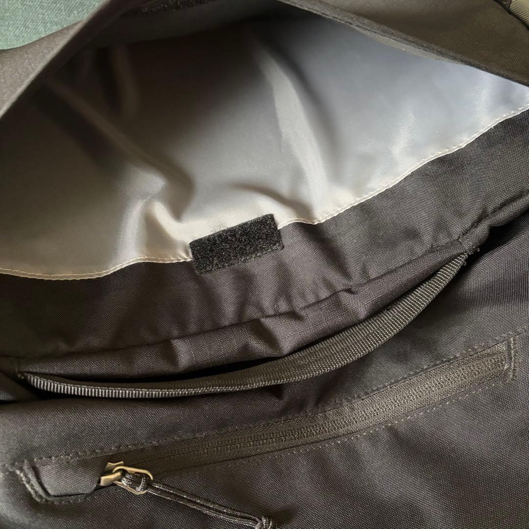 【美品】patagonia メッセンジャーバッグ