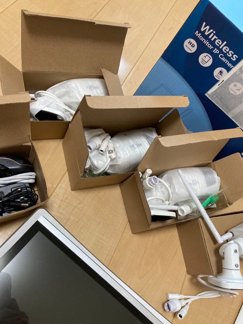 12インチ液晶一体型3TBHDD内蔵NVR カメラ4台セット