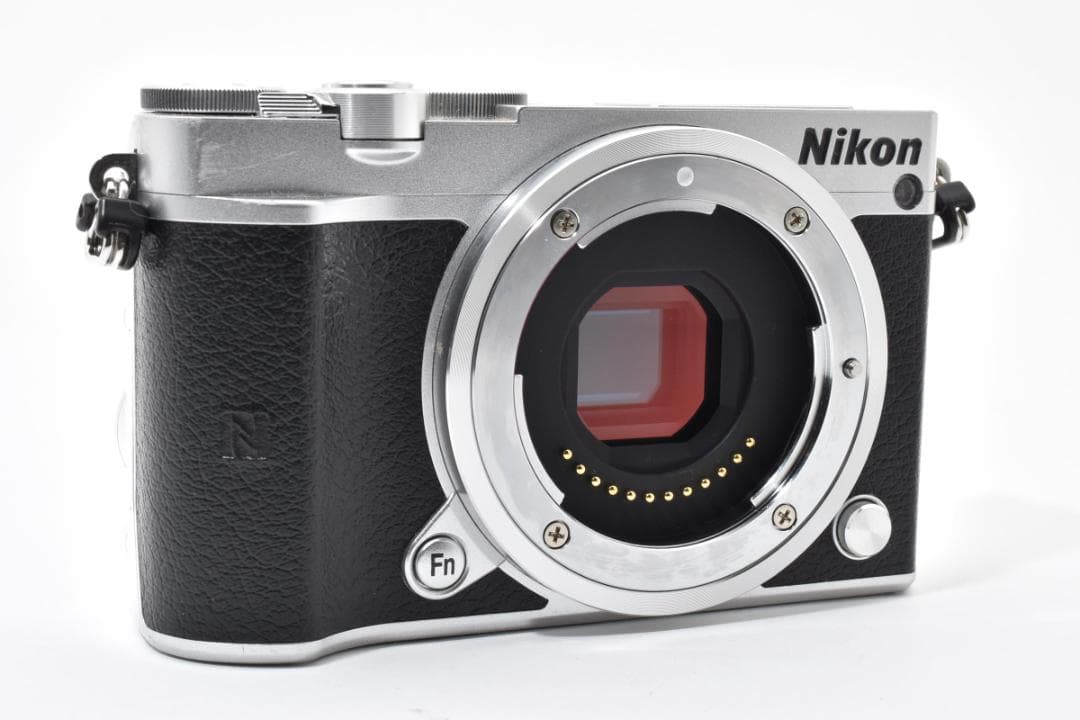 超美品 ニコン 1 J5 ミラーレスデジタルカメラボディ シルバー Nikon