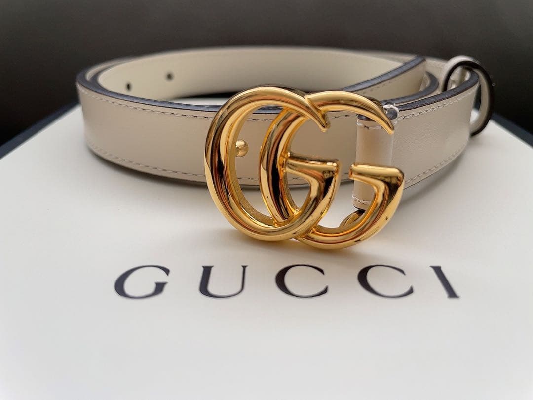 美品 GUCCI グッチ アイボリー レザーベルト ダブルGロゴ 細ベルト 白