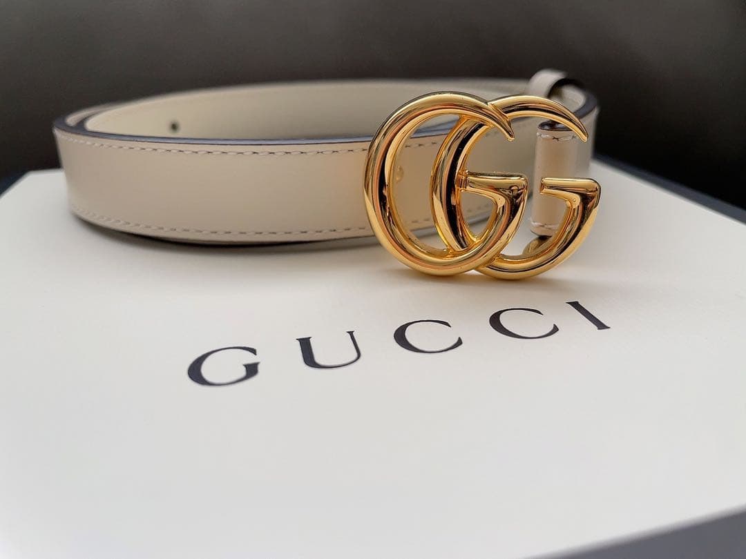 美品 GUCCI グッチ アイボリー レザーベルト ダブルGロゴ 細ベルト 白