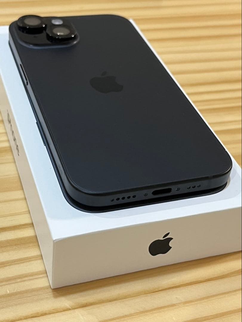 Apple iPhone 15 256GB ブラックTORRAS ケース付き