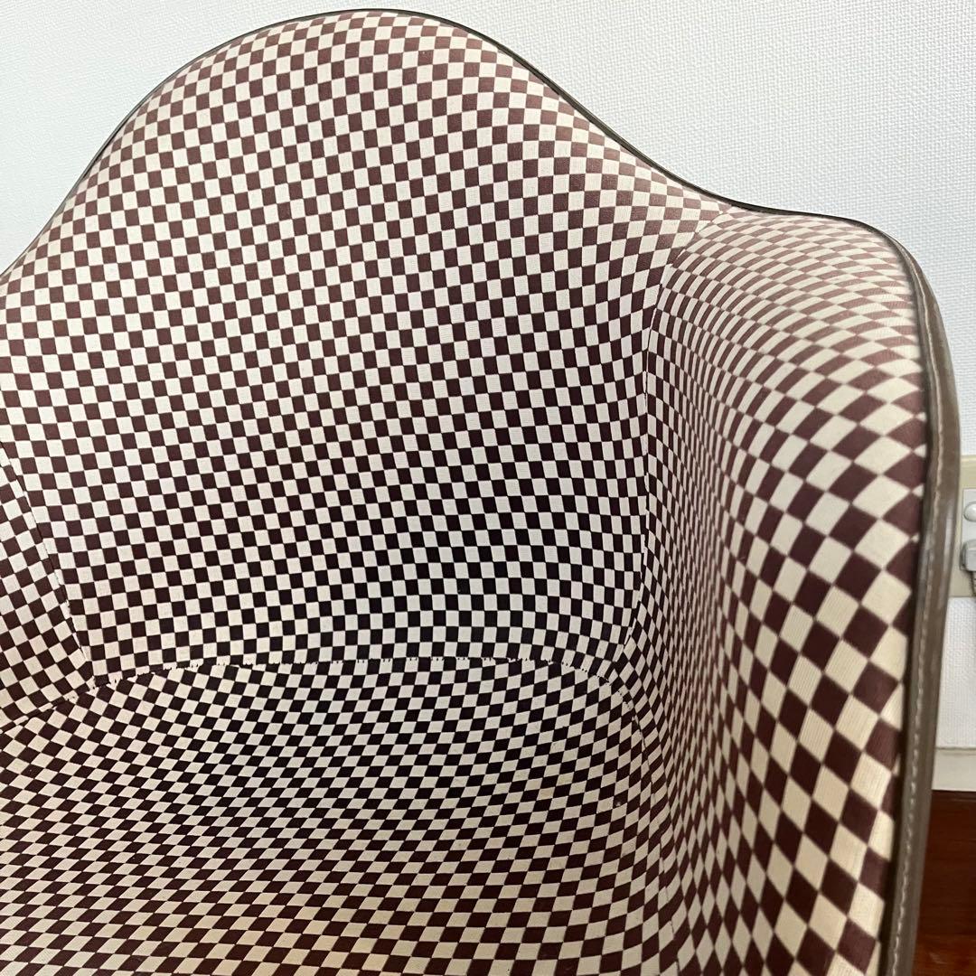 Herman Miller イームズ アームシェルチェア ジラルドファブリック