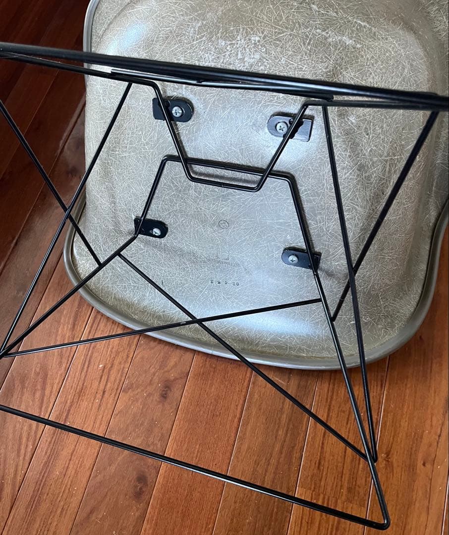 Herman Miller イームズ アームシェルチェア ジラルドファブリック