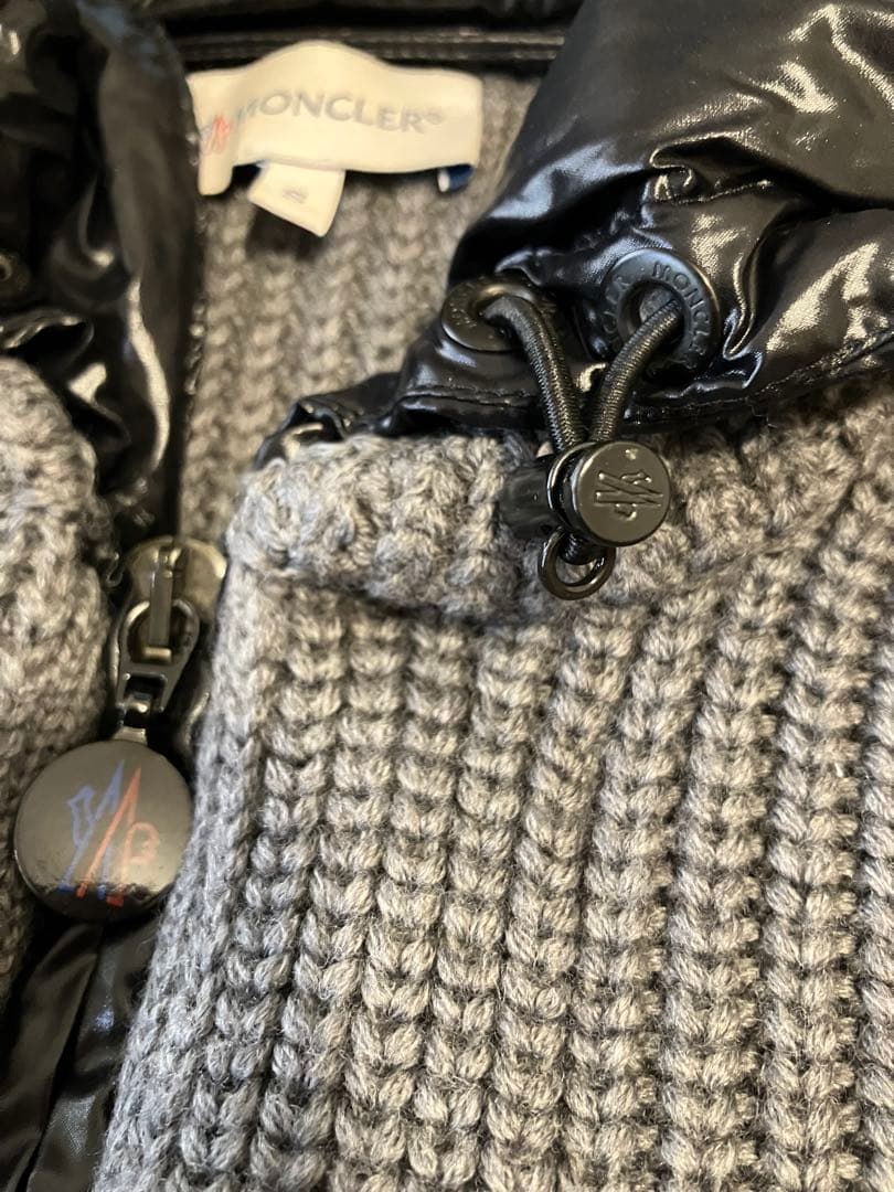 Moncler モンクレール　フード付きウールニットカーディガン