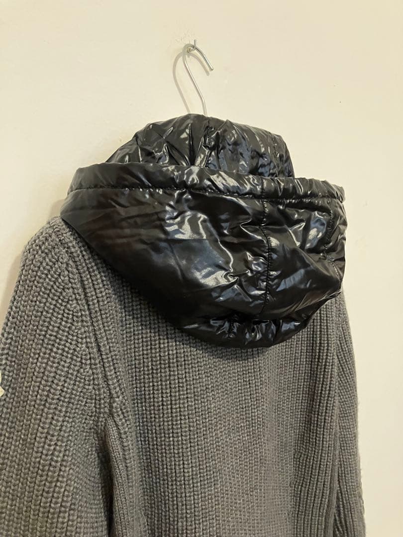 Moncler モンクレール　フード付きウールニットカーディガン