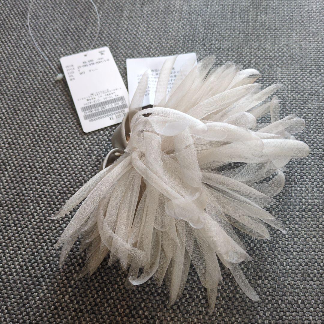 VERMEIL par iena シルクオーガンジーコサージュ グレー 大草直子