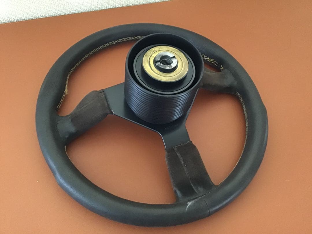 車ステアリング　パーソナル　グリンタ　イエローステッチ　バックスキン　35φ