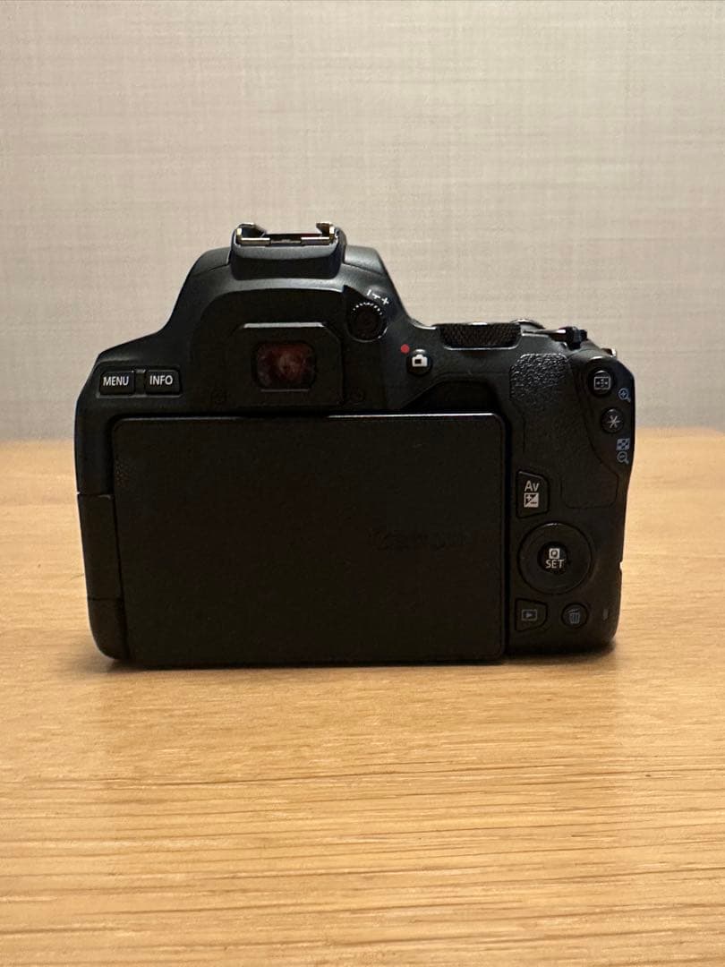 Canon EOS kiss x10 EFS 24mmレンズ付